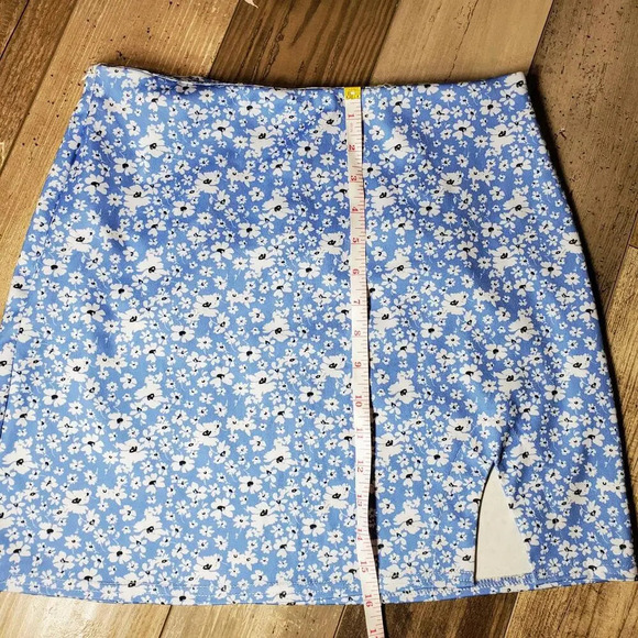 ROMWE Blue Floral Women's Mini Skirt Size 6 Medium - Picture 6 of 12